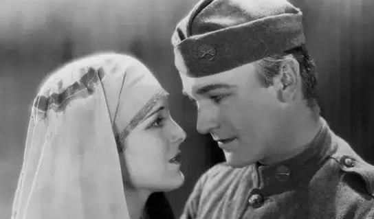 电影|最狂败家子！一心挥霍全部遗产，却意外成为世界首富