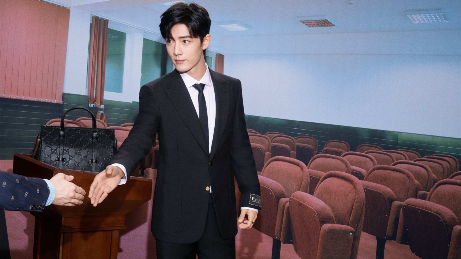 肖战|肖战在黑粉眼里不仅积极阳光还正能量,连塞3个央视资源,有分量