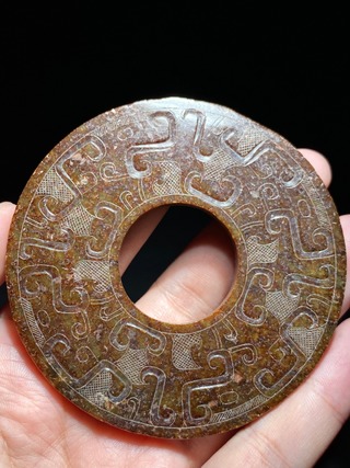 |明以前 和田玉沁色 龙纹玉璧