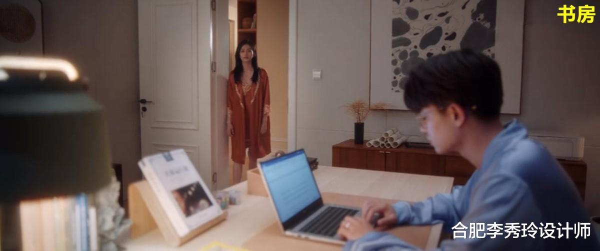 比起周生辰,时宜的条件也不差,20几岁事业有成,住在外滩附近