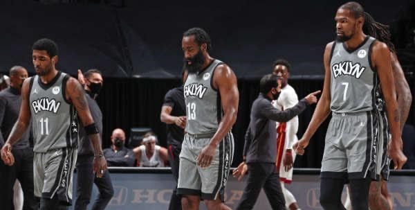 湖人队|开启大乱斗!湖人篮网难过首轮,NBA出台新策略,西部球队真难了