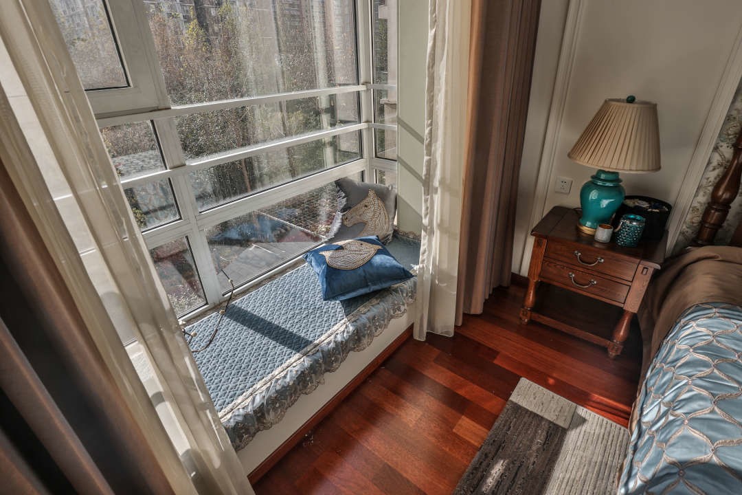 深木色为主的空间,兼容独特的美式风格,打造不一样的家