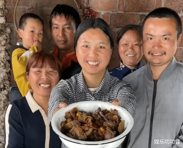 朱一龙|假夫妻实锤？牛爱芳故意“揩油”，小春花下意识反应“真相”了！