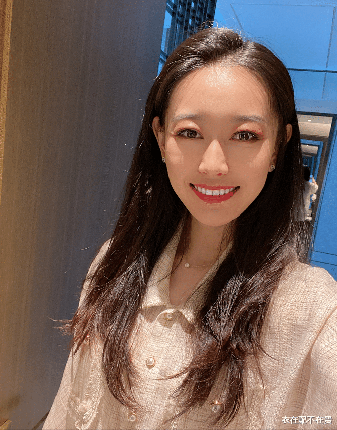 衣在配不在贵|孙一文不当“明星”可惜了！颜值和身材全在线，衣品也是非常给力