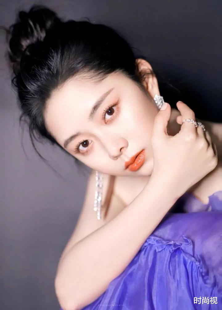 时尚视|谁的纱裙穿搭更胜一筹？刘亦菲精美，热巴性感，谭松韵可爱
