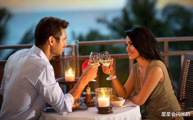 姐弟恋|43岁女人二婚嫁给25岁男人，婚后一年后悔不已：“嫩草”并不好吃