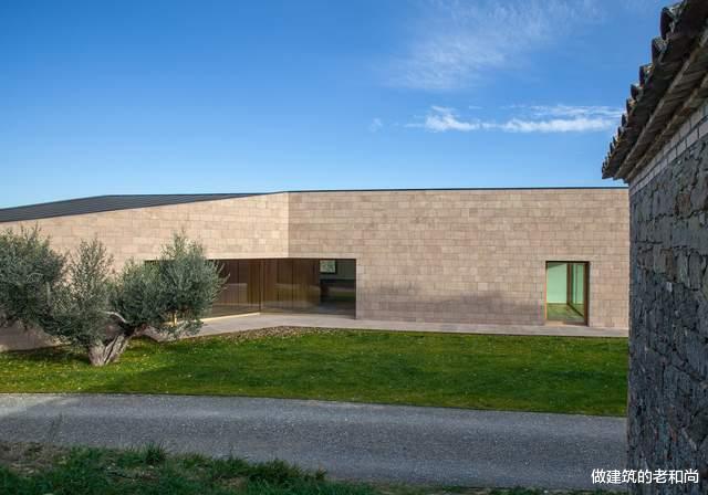 客厅|与场地嵌入的两层住宅：利用建筑消化高差，坐拥南侧优美景观