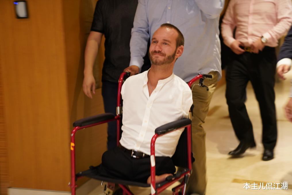 尼克·胡哲|尼克·胡哲：天生没手没脚，30岁娶小6岁娇妻，35岁生4胎