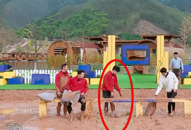 奔跑吧兄弟|跑男迎来高地位嘉宾,所有明星迁就他,蔡徐坤也流露出自卑神色