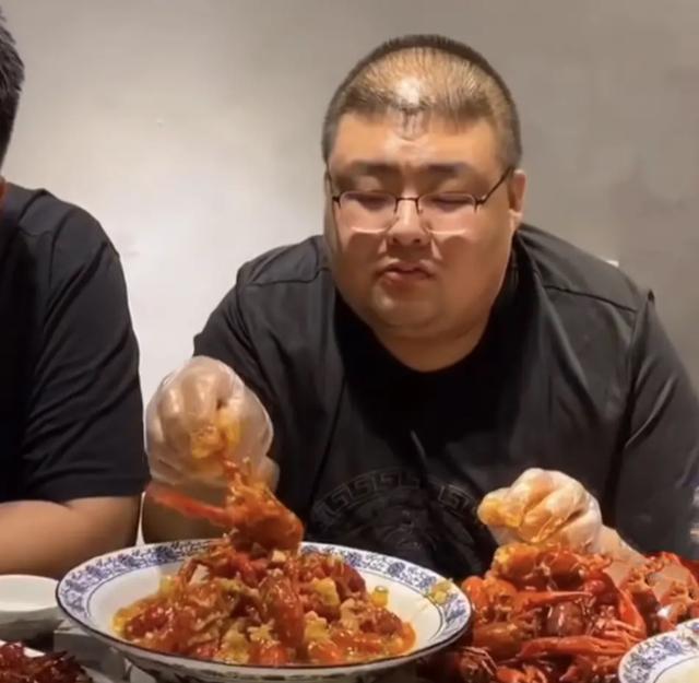 易学一家 “大胃王”泡泡龙去世，别再用“生命”赚取“金钱”