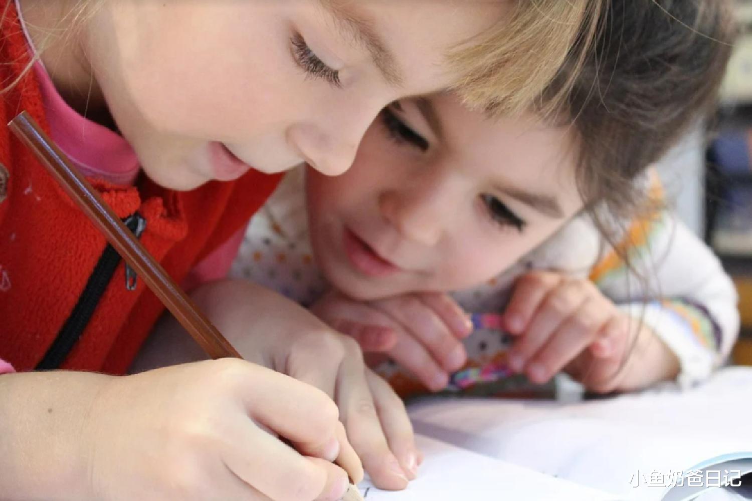 小鱼奶爸日记|初中生代写暑假作业月入过万，妈妈没收所得，这类兼职是否光彩