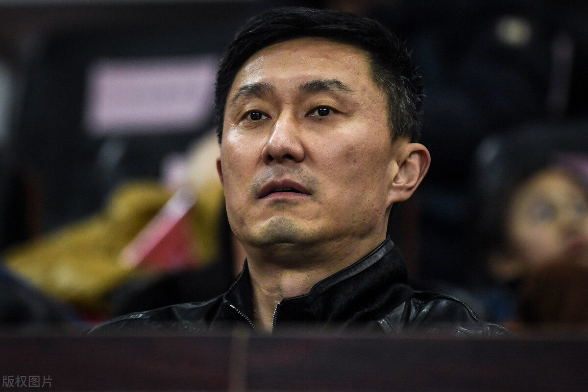 杜锋|CBA正式宣布！总决赛G2杜锋遭遇晴天霹雳，杨鸣或成最大赢家