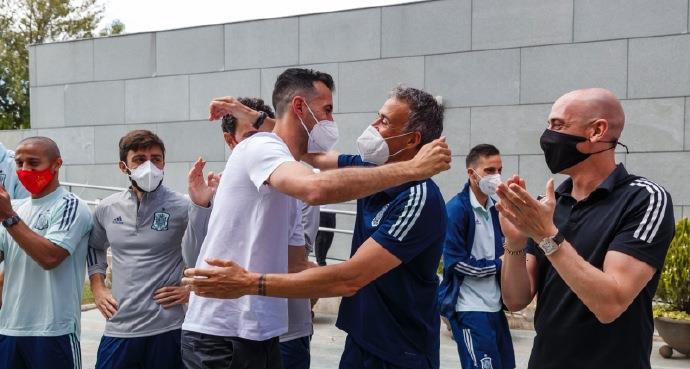 西班牙队|西班牙队控球率大降获大胜,恩里克死等一人赌对了,皇萨对决来了