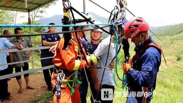 生活报 紧急！泉州一男子爬上索道钢缆，百米空中欲轻生