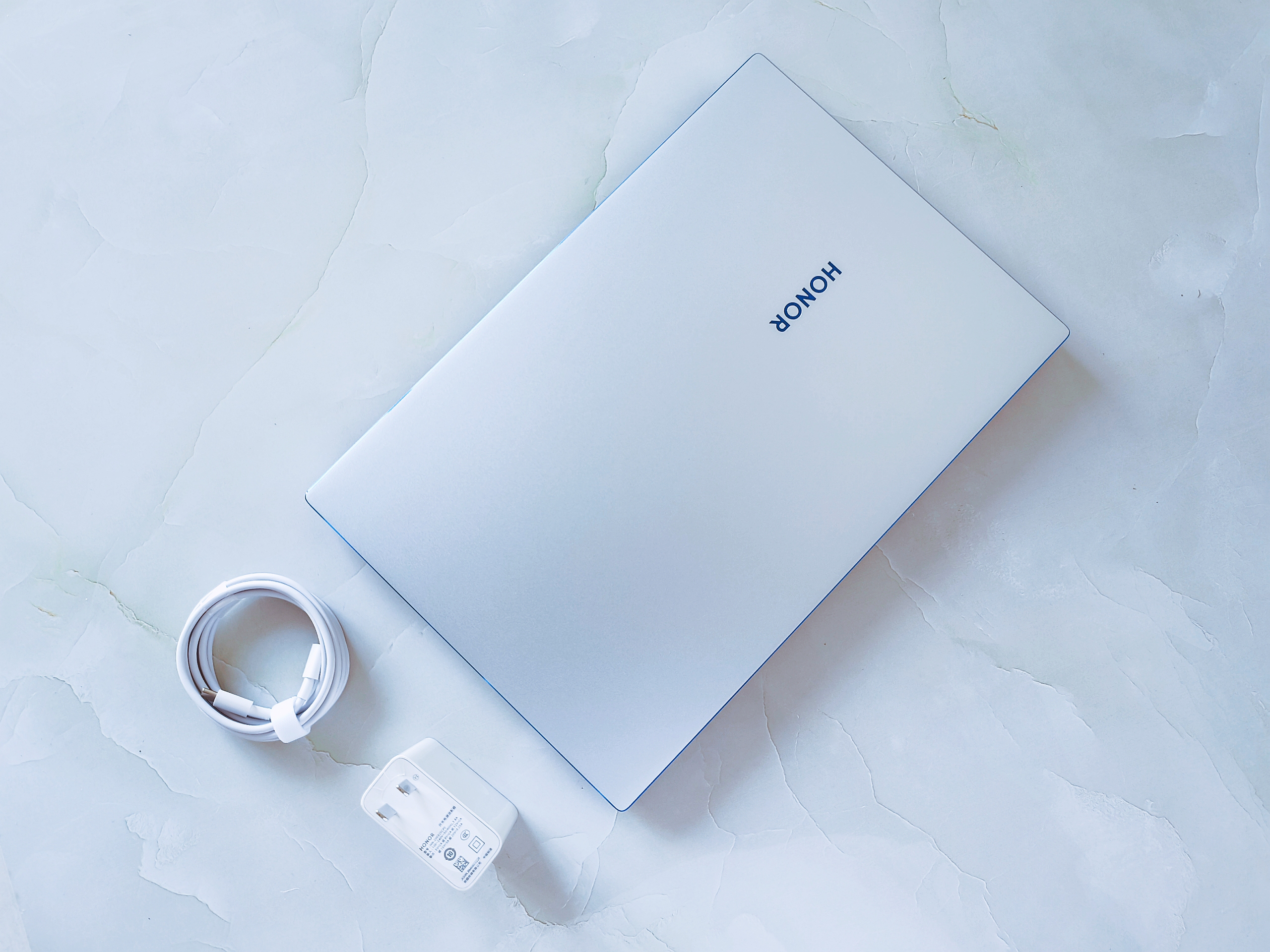 保时捷Cayman 荣耀MagicBook 14锐龙版2021款首发评测：轻薄生产力果然非凡