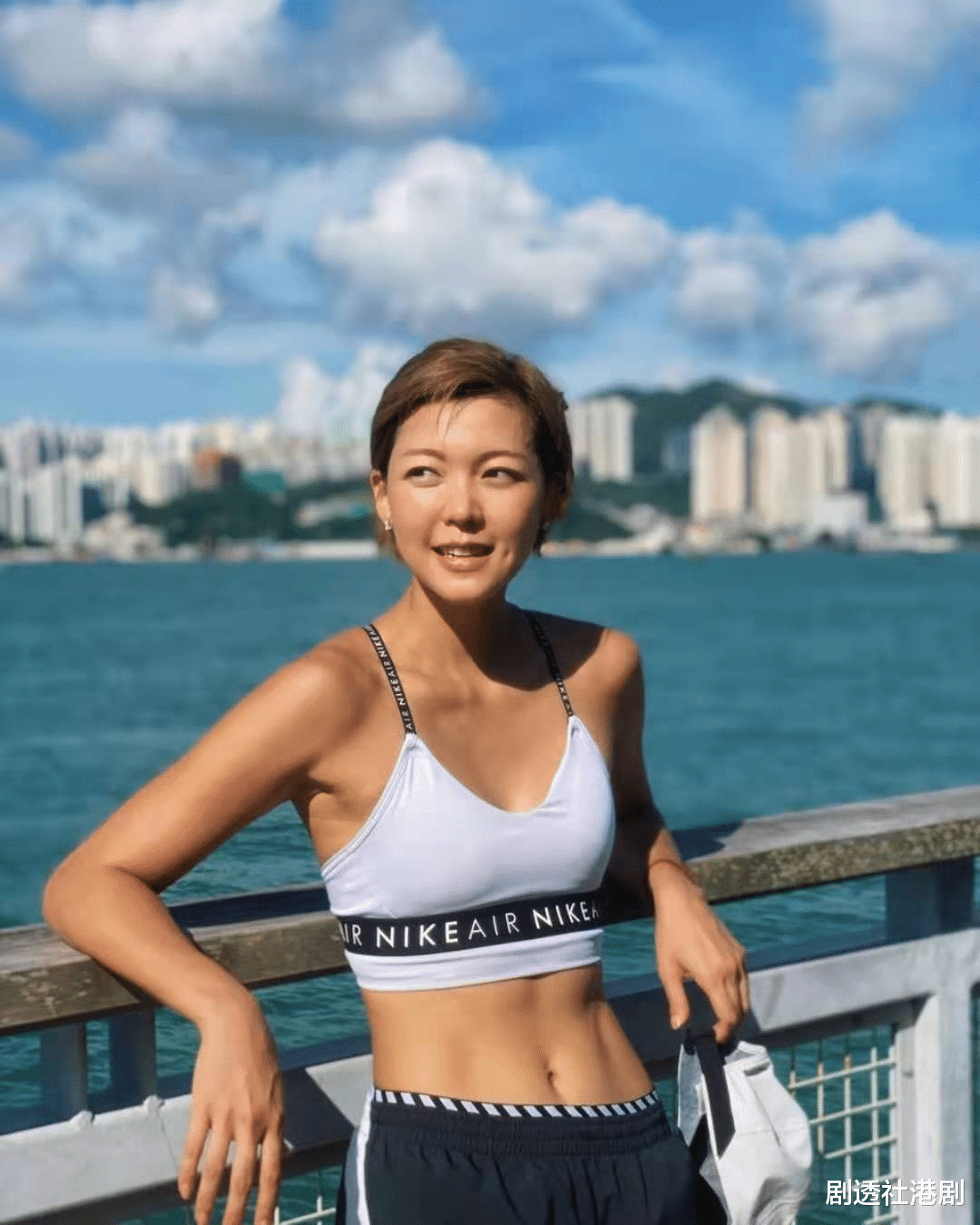 赵薇|被网友指责！TVB知名男星老婆怀孕夜跑8公里，老公留言：慢一点呀