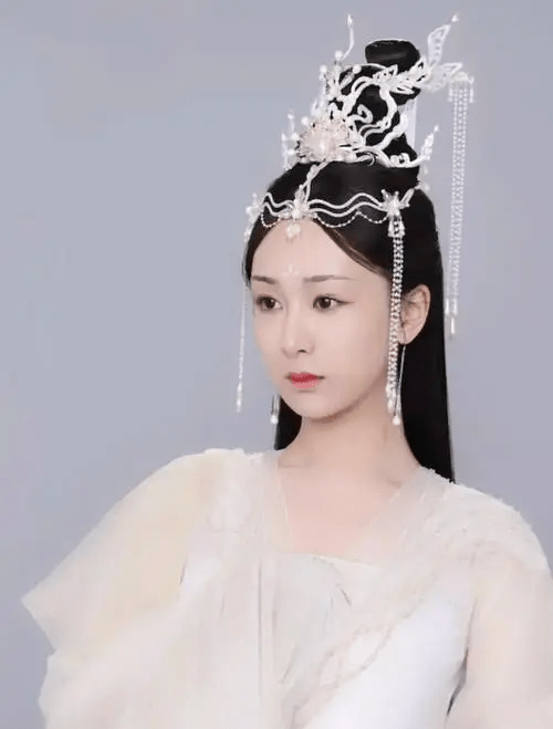 杨紫|杨紫被誉为“收视女王”！赵丽颖杨幂时代过去了，多部作品待播出