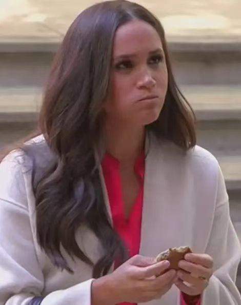 公爵夫人|妯娌斗法戏剧化！梅根花样百出致用力过猛，凯特一招化解真轻松