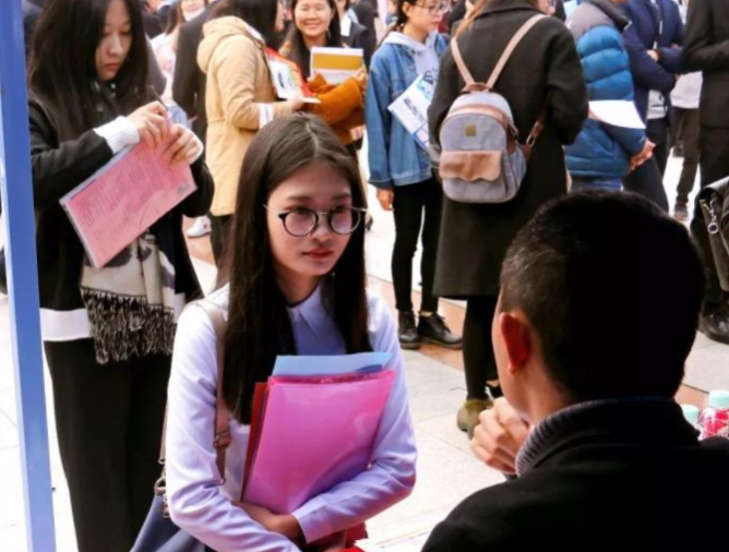 大学生|痛过才知道，“社招”和“校招”的区别明显，大学生可别选错