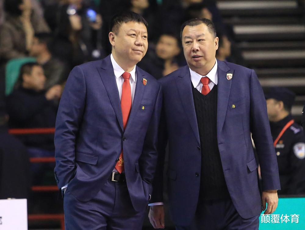 青岛男篮|CBA名帅做出重要决定，2米25悍将正式离队，球迷：看不懂
