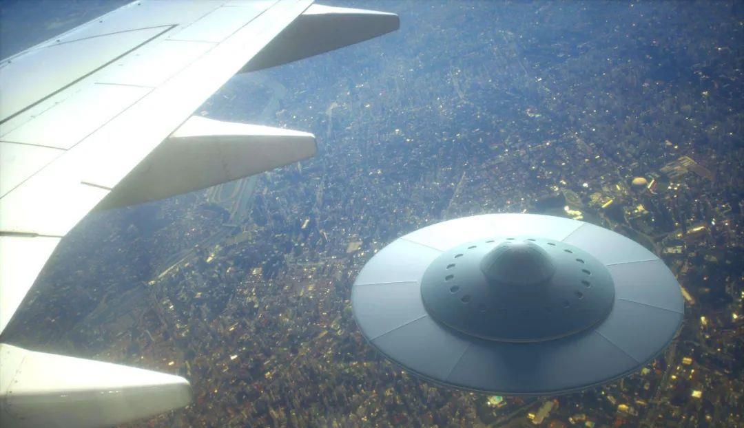 外星人 土耳其公布拍摄到的UFO视频，画面中外星人还打开了飞碟舱门