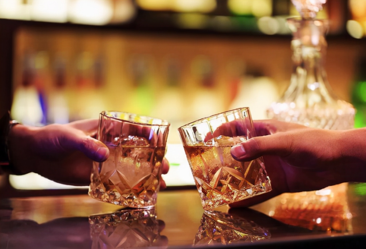 甲状腺|“857”名媛一月外出24次,不幸离世,医生:甲状腺早已“千疮百孔”