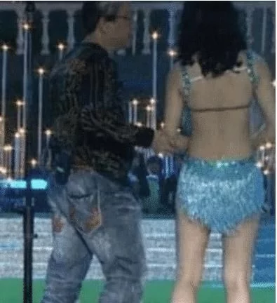 杨超越|她因为穿衣“大胆”， 被央视立马赶下舞台，网友：确实是太过了！