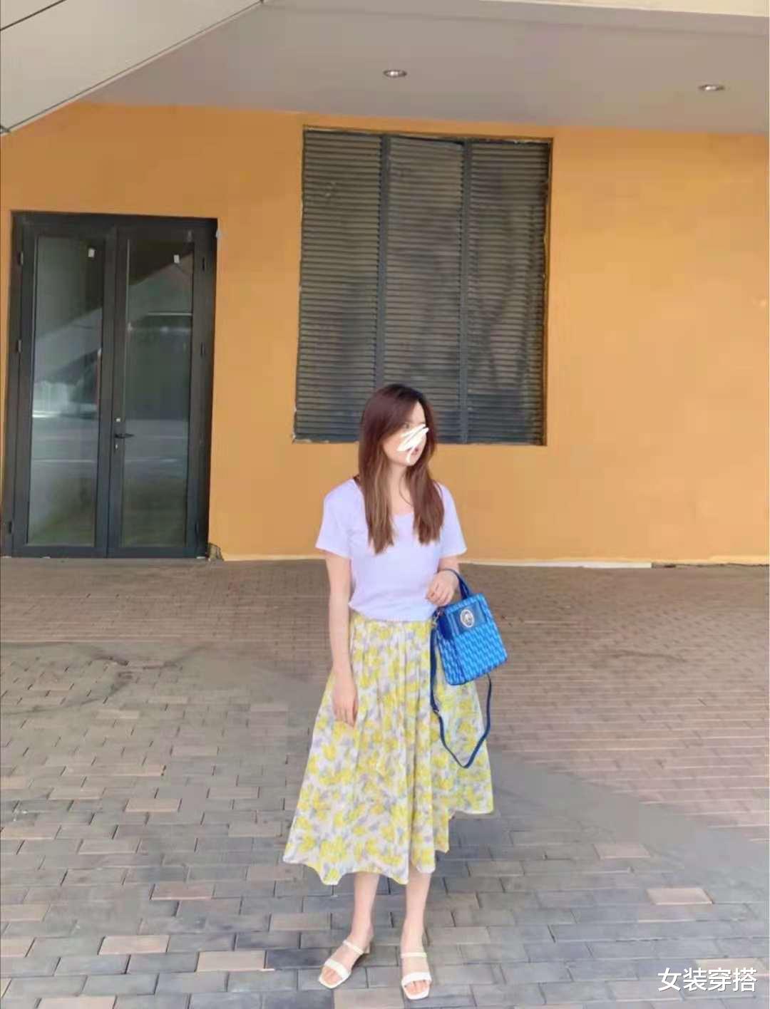 女装穿搭|半身碎花长裙配什么上衣好看