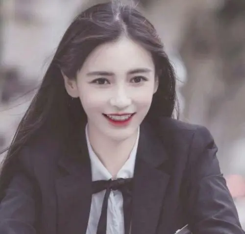 霍启刚|baby早期照片曝光，五官不是特别精致，但有混血的真实美感