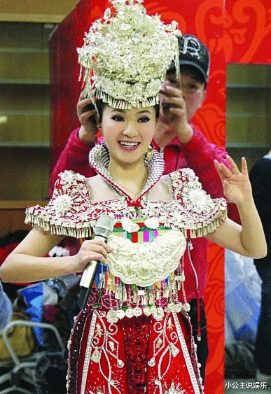 萨顶顶|有种“整容”叫萨顶顶卸妆，从神婆变仙女，网友：早这样早红了