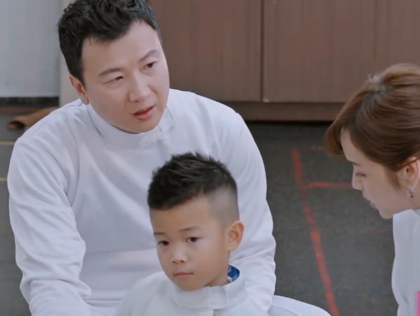 侯佩岑|难怪侯佩岑很少带儿子出镜,当孩子笑咧开嘴,导演都不想多给镜头