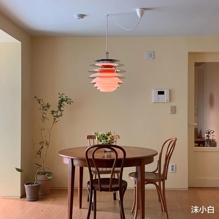 |晒她80小房子，主卧改成客厅，自己睡4㎡房间，开门就躺下！爱了