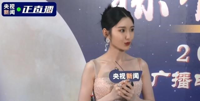 心悦雅萌|毛晓彤：一边新剧《乔家的儿女》在两卫视热播，一边央视秋晚首秀