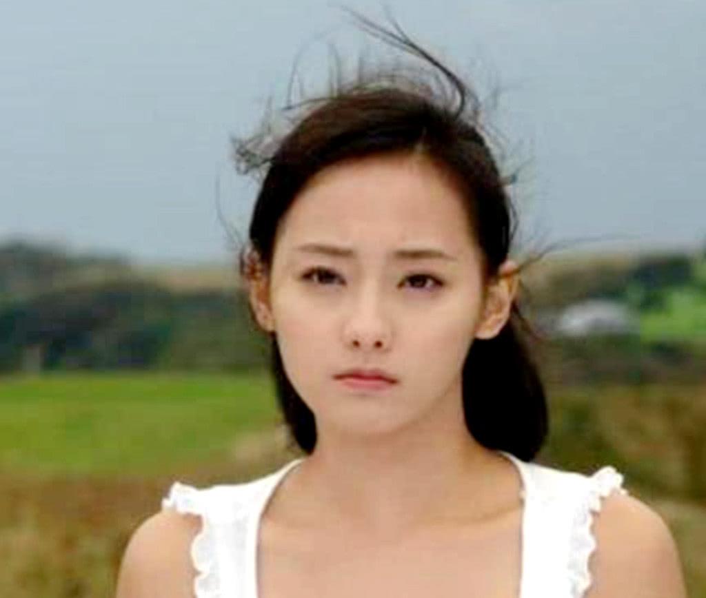 34歲張嘉倪飾演29歲周冬雨丫環，少女感十足，網友：後者更像丫頭-圖6