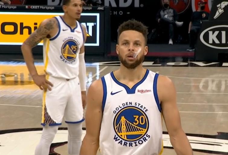 斯蒂芬·库里|单节净胜14分!勇士打疯了,替补3奇兵立大功,库里却有点尴尬