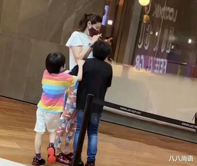 明日之后|长这么高了！张柏芝带小儿子外出不再遮掩，正脸曝光超像妈妈