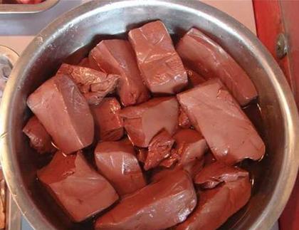 铠甲护士|喜欢吃猪血的人，肺部会变健康吗？可能多数人不清楚