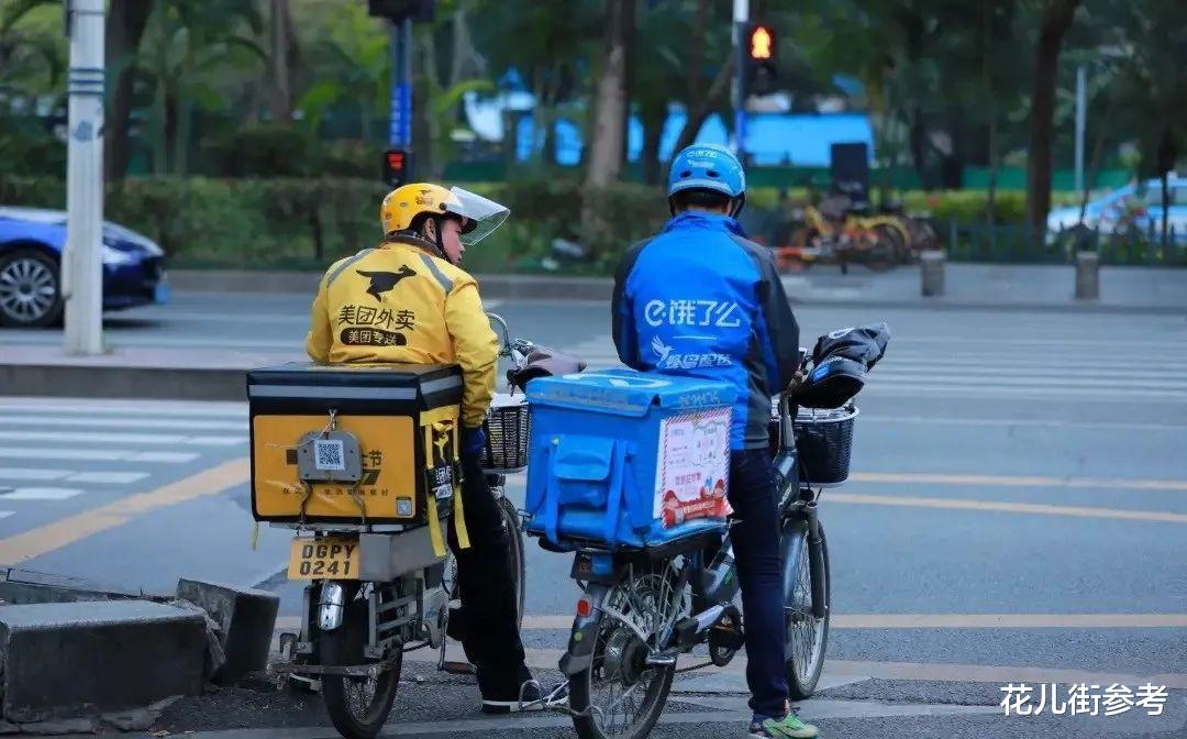 美团|当外卖员在饭店门口聊天，他们在聊什么？
