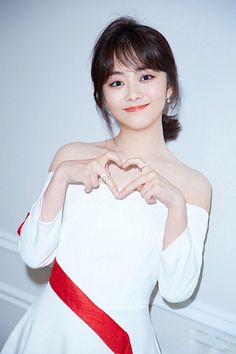 谭松韵|谭松韵又一新剧来袭！造型大变，少女摇身一变成职场精英