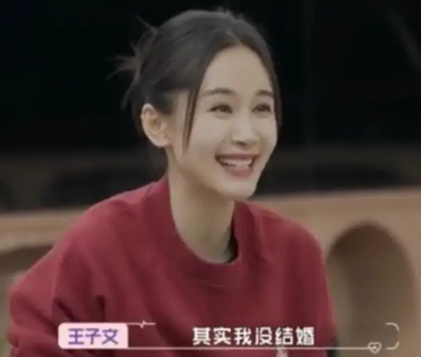 王子文|王子文为何公开承认自己有孩子，和她背后两个男人的瓜，不简单