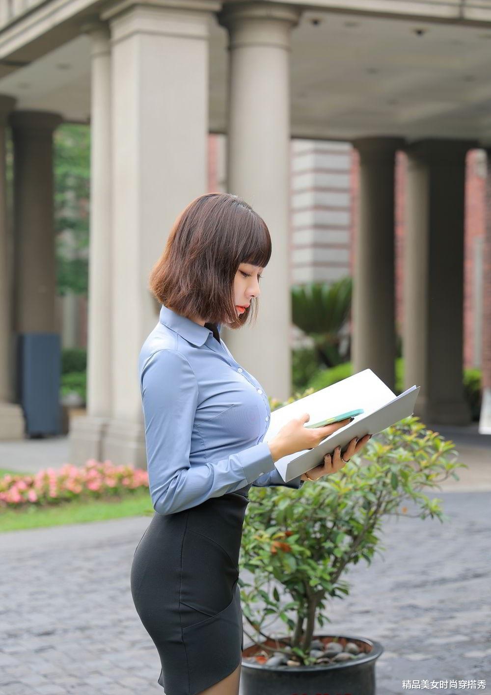 |蓝色的衬衫,让你更加有成熟女性的风范,精致的衬衫领干练时尚