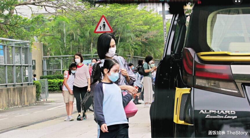 朱茵|不互撕、不翻脸,相亲相爱30年,她们打了多少塑料姐妹花的脸?