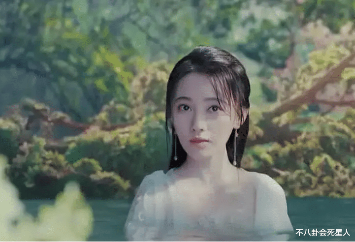 鞠婧祎|鞠婧祎肩宽被质疑？网友凭淤青鉴打针，这些年她是怎么逆天改命的