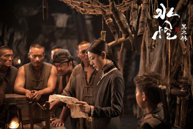 90后小镇|解析《水怪2：黑木林》中那些歇斯底里的细节。