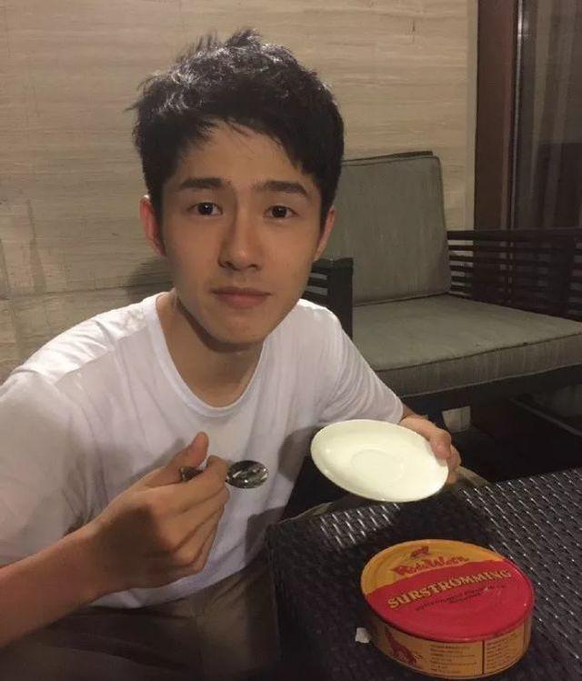 玉米|刘昊然为戏减重，一个月内瘦了20斤，这中间究竟发生了什么？