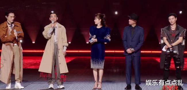 张晋|张晋录节目拒接蔡少芬电话, 递给旁边的陈小春, 陈小春回复笑翻全场