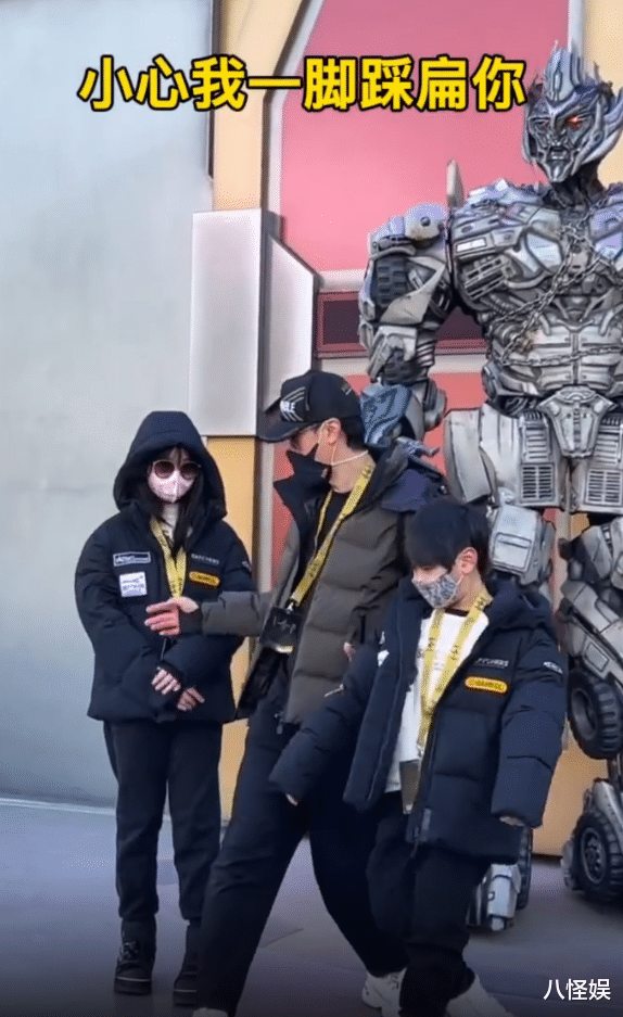 李俊昊|吴尊带儿女打卡环球影城，频繁游玩被质疑不用工作？他大方回应