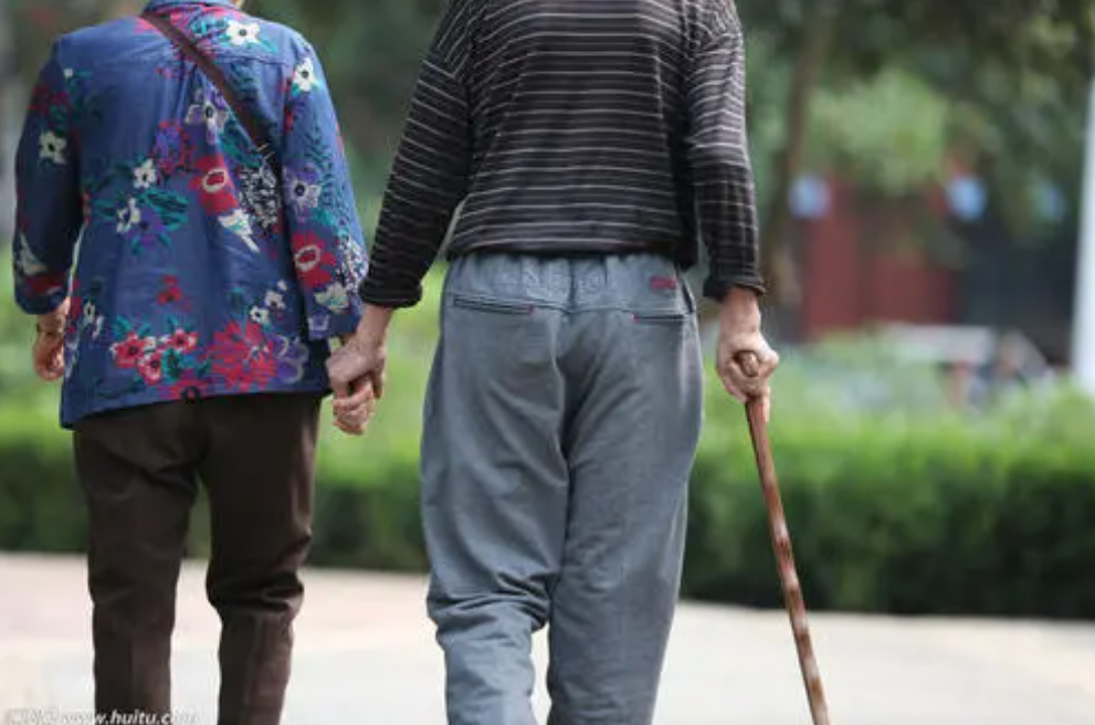 小怪兽情感|孙子花了我一百多万，至今不肯归还，还多次对我和老伴大打出手