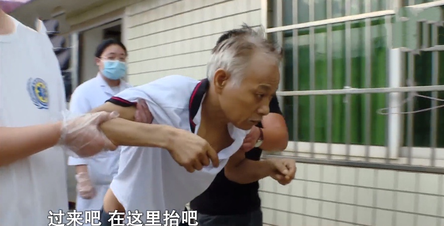 清白路人|妻子尿毒症,丈夫捐肾救妻感动众人,12年后人设崩塌成为了悲剧