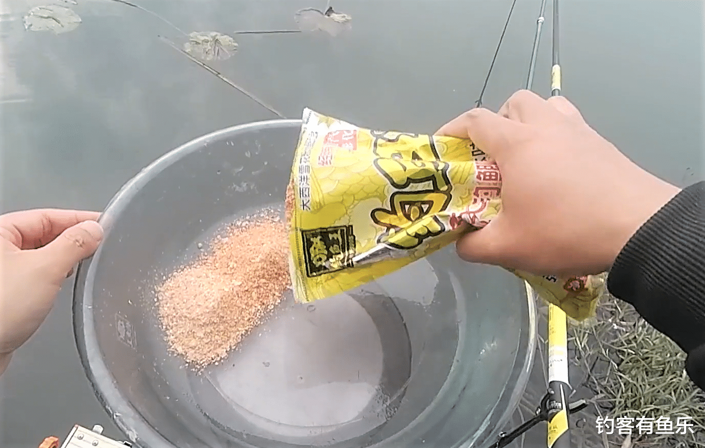 饵料|深冬野钓轻口鱼，有小杂鱼闹钩，经过这三方面的改变，可专钓鲫鱼